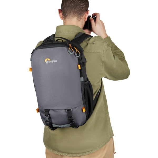 豊富なギフト ロープロ Mini LOWEPRO Trekker カメラバッグ Trekker